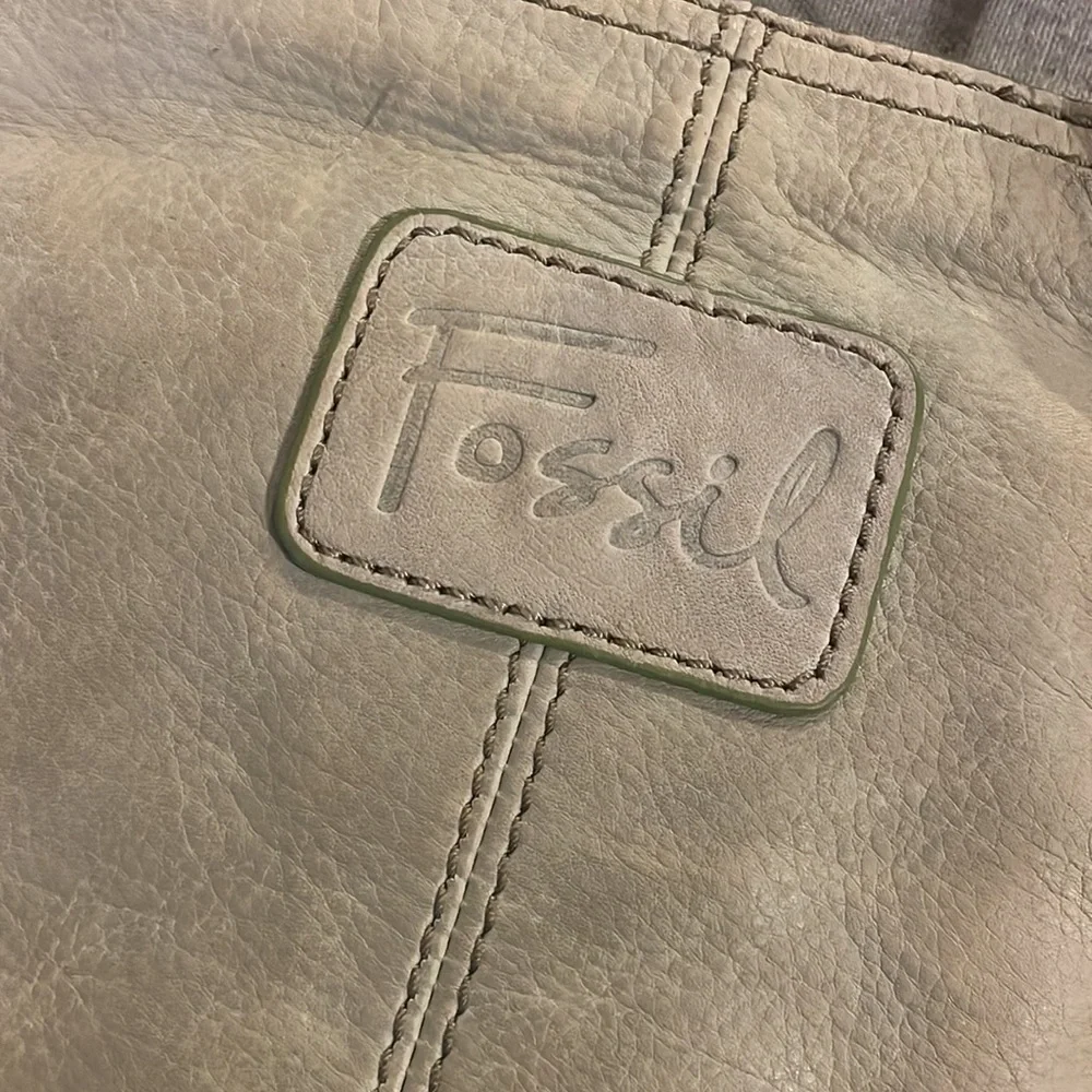 RARE Fossil crossbody purse with butterfly detail. - Picture 4 of 6